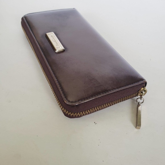 Pinky & Dianne Signature Patent Leather Zip Around Large Clutch Brown Distress - Picture 12 of 12